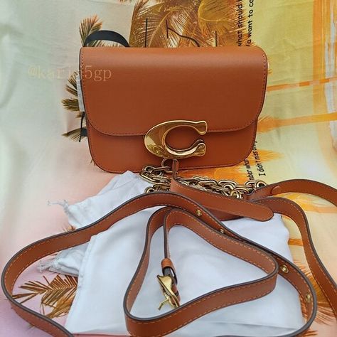 Coach Idol Bag brown Wallet Shop, Rain And Snow Boots, Boot Sandals, The Details, Coach Handbags, Chain Strap, Laptop Bag, Trending Accessories, Trending Shoes