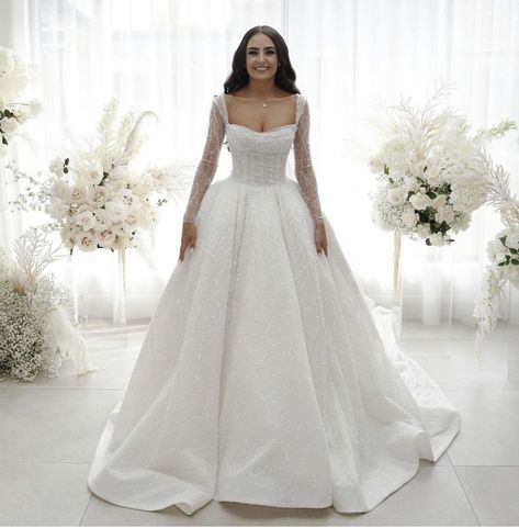 Busty Bride Wedding Dress, Ballgown With Sleeves, Classy Timeless Wedding Dress, Ballgown Wedding Dress, Wedding Dress Types, Wedding Dressses, Wedding Dresses Lace Ballgown, Bride Dress Simple, Sparkly Wedding Dress