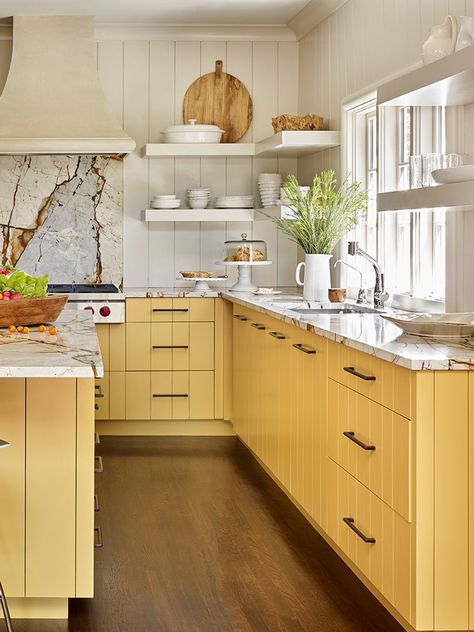 Kitchens With Yellow Cabinets, Yellow Kitchen Cabinets Ideas, Berry Kitchen Cabinets, Retro Kitchen Yellow, Kitchen Yellow Cabinets, Mustard Yellow Cabinets, Kitchen Remodel Colorful, Retro Yellow Kitchen, Mustard Yellow Interior Design