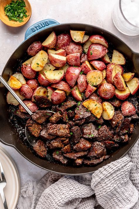 Garlic Butter Steak and Potatoes Skillet - Fed & Fit Garlic Butter Steak And Potatoes Skillet, Flank Steak And Potatoes, Steak And Potatoes Skillet, Garlic Butter Steak And Potatoes, Butter Steak And Potatoes, Potatoes Skillet, Steak And Potatoes, Skillet Steak, Garlic Steak