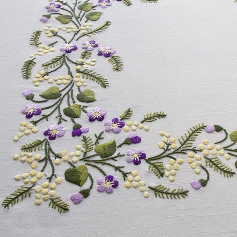 Table Cloth Embroidery, Embroidery Table Cloth, Embroidered Table Cloth, Embroidery Table, Cloth Embroidery, Cushion Embroidery, Embroidery Hoop Crafts, Crewel Embroidery Kits, Hand Embroidery Patterns Flowers