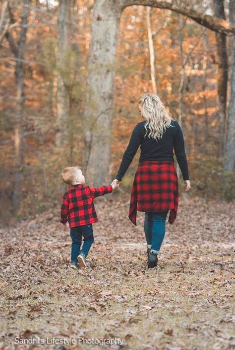 33+ Creative Fall Photoshoot Ideas for Kids & Adults 2 Fall Outfits Mom, Mother Son Poses, Mother Son Pictures, Mommy Son Pictures, Mommy Son Outfits, Fall Photoshoot Family, Mom And Son Outfits, Mother Son Photos, Son Photo Ideas