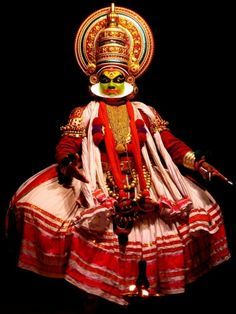 Kathakali in Fort Kochi | Community Post: 8 Epic Experiences Awaiting You In Asia Kathakali Dance, Vietnam Street Food, Bai Tu Long Bay, Dancer Wear, Indian Classical Dance, Dress Name, Dancers Outfit, Pinterest Images, Traditional Dance