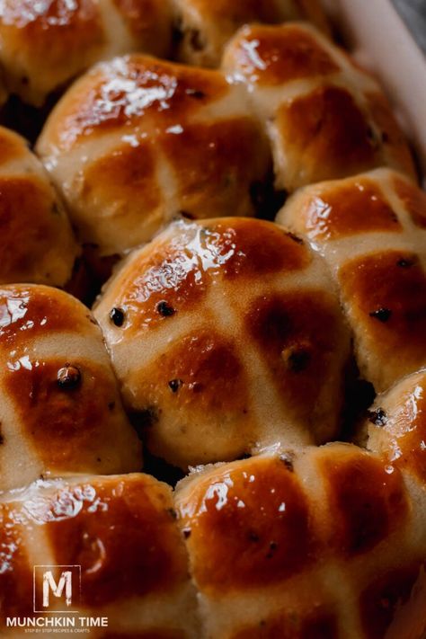 Hot Cross Buns freshly baked and glazed with sugar glaze. Easy Hot Cross Buns Recipe, Easy Hot Cross Buns, Hot Cross Buns Recipe Easy, Buns Recipe Easy, Cross Buns Recipe, Hot Cross Buns Recipe, Pork Recipes Easy, Yeast Bread Recipes, Buns Recipe