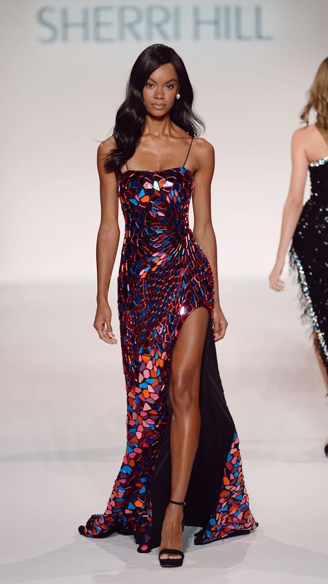 2025 Runway Fashion, Sherri Hill Runway, Runway Fashion 2020, Fashion Week Dresses, New York City Fashion, Runway Gowns, 2019 Couture, Fall Runway, Fashion Week Spring 2020