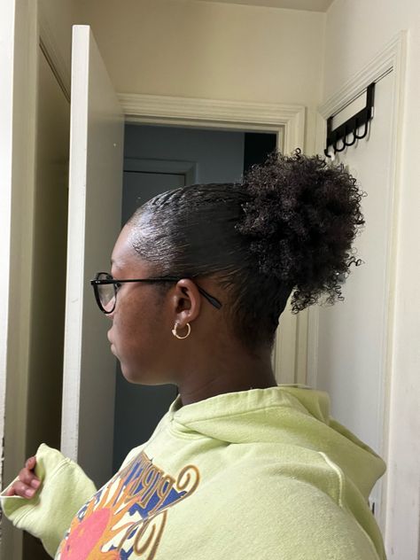 Slick puff/bun 4c Slick Back Puff, Slick Back Puff, 4c Natural Hairstyles Short, 4c Natural, 4c Natural Hair, Slick Back, Teen Hairstyles, Natural Hairstyles, Clean Girl