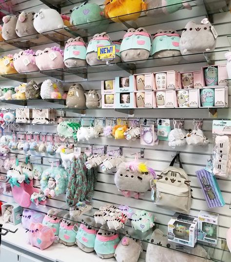 @kawaiiboutiqueus on Instagram: “💕 For your daily dose of cuteness 💕 all available in store and on our website shopstargifts.com 💕 . . . . #pusheen #pusheenthecat…” Pusheen Decor, Pusheen Room, Kawaii Aesthetic, Pusheen, Daily Dose, Bedroom Decor, In Store, Room Decor, Bedroom