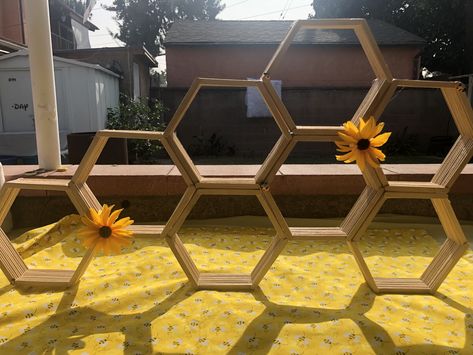 #diy #beeparty #popsiclestickcrafts Diy Bee Themed Party Decorations, Bee Gender Reveal Party Decor Diy, Diy Honeycomb Cupcake Stand, Honeycomb Cupcake Display, Diy Honeycomb Decorations, Bee Baby Shower Theme Decoration, Bee Themed Gender Reveal, Bee Birthday Theme, Bee Themed Birthday Party