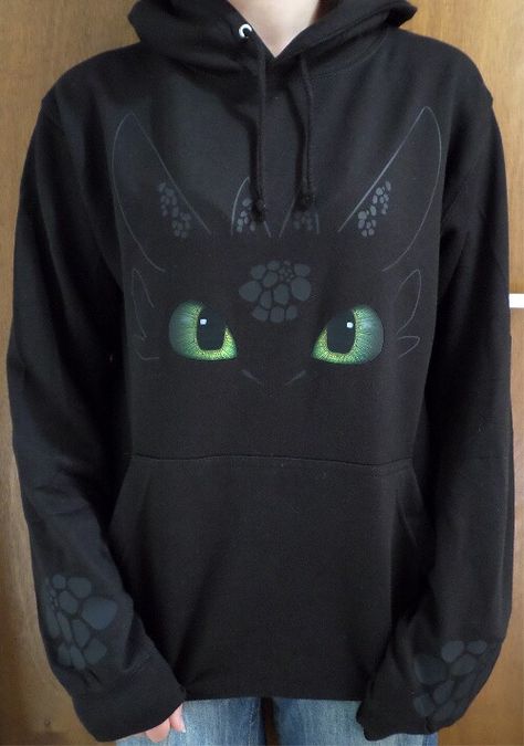 I need this Toothless Hoodie ! :) Toothless Hoodie, Toothless Night Fury, Costume Carnaval, Preteen Fashion, Night Fury, Toothless, Httyd, How To Train Your Dragon, How To Train Your