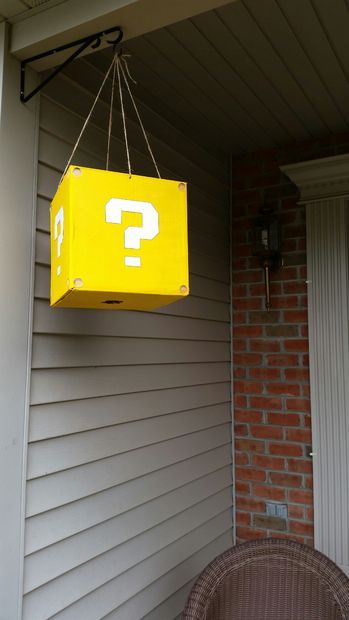 Want to hand out candy to the neighborhood kids this year on Halloween in the coolest way? Now you can with a simple made Mario Question Mark candy Dispenser box. Mark Candy, Mario Question Mark, Nintendo Party, Dispenser Diy, Super Mario Bros Birthday Party, Mario Y Luigi, Super Mario Bros Party, Mario Bros Birthday, Mario Bros Party