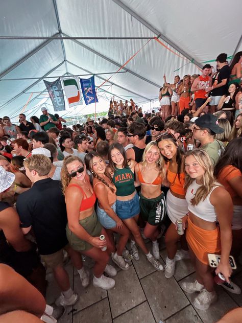 #umiami #universityofmiami #tailgate #gameday U Miami Tailgate Outfit, Umiami College Aesthetic, Umiami Girl Aesthetic, Umiami Student Aesthetic, Umiami Dorm, Umiami Tailgate, Umiami College, U Miami, U Of Miami