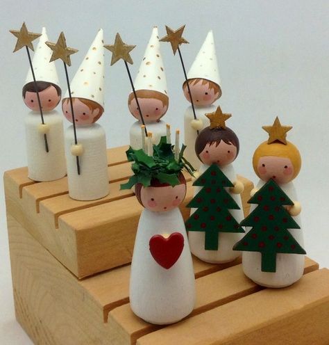 Wooden Peg Dolls Christmas, Peg People Christmas, Christmas Peg Doll Ideas, Peg Dolls Ideas, Peg Doll Angel, Peg Dolls Christmas, Christmas Peg Dolls, Peg Doll Christmas, Jone Hallmark