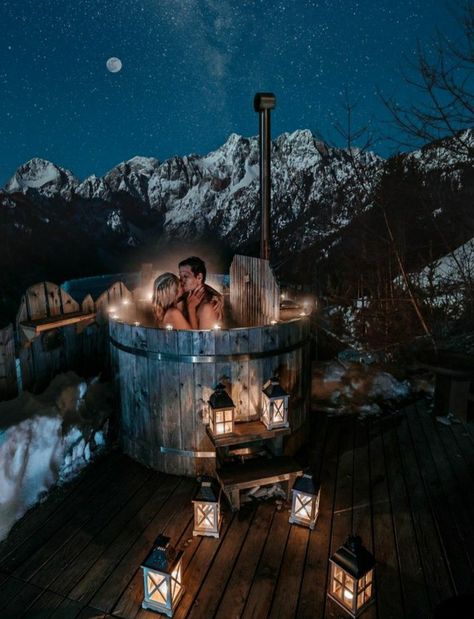 Winter Hot Tub, Romance Inspiration, Couple Winter, Couples Spa, Couple Engagement Pictures, Small Town Romance, Austria Travel, Pictures Poses, Couple Picture Poses