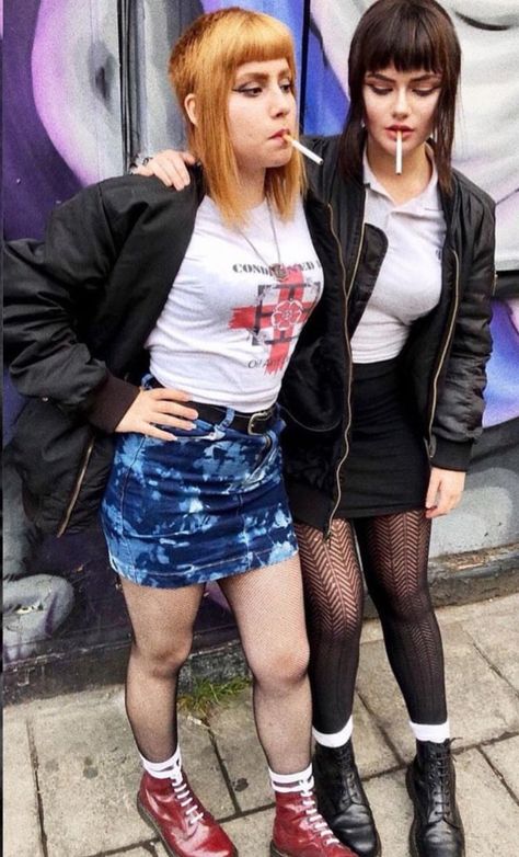 Skinhead girls #skinheadbird #skinbyrd #skinchicks #Chelsea #skinhead #skins #fredperry Rude Aesthetic, Mod Fashion Women, Chelsea Haircut, Skinhead Boots, Skinhead Fashion, Skinhead Girl, Rude Girl, Ska Punk, Nina Hagen