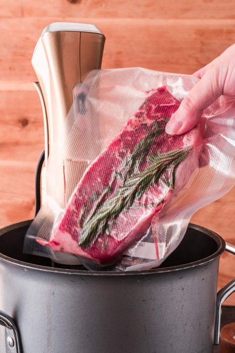 How to Cook Sous Vide Steak Cooking Liver, Blade Steak, Anova Sous Vide, Sous Vide Steak, Sous Vide Machine, Sous Vide Recipes, Food Lab, Sous Vide Cooking, Glazed Carrots