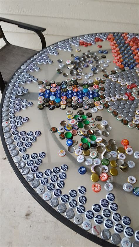 Bottle Cap Furniture, Bottle Cap Table Top Diy, Bottle Cap Table Top, Beer Bottle Top Crafts, Bottle Cap Mosaic, Bottle Top Tables, Beer Cap Table, Diy Bottle Cap Crafts, Beer Cap Art