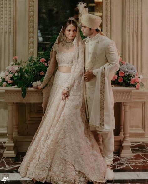 White Bridal Dress Indian, White Gold Nikkah Dress, Desi Wedding Gown, White Desi Bridal Dress, White Asian Bridal Dress, Pakistani Bridal Wear White, Ivory Nikkah Dress, Desi White Dress, White Nikah Dress Pakistani Bridal