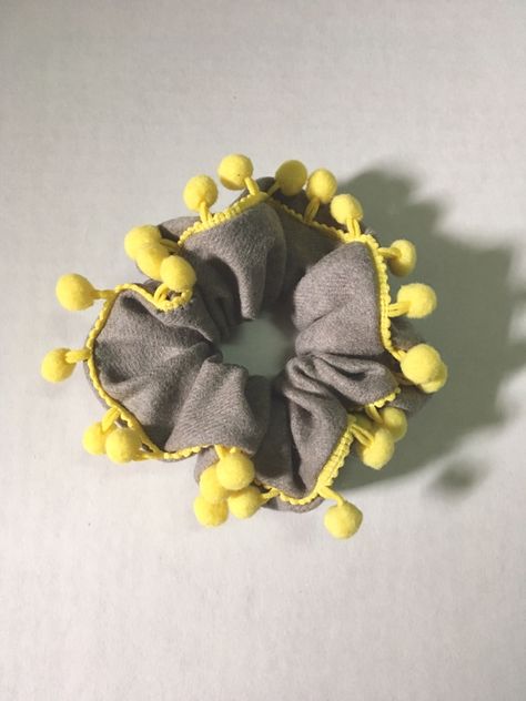 Unique hair scrunchie with yellow pompom Unique Scrunchie Ideas, How To Make Scrunchies, Diy Hair Scrunchies, Pom Pon, Scrunchies Diy, Diy Bead Embroidery, Unique Hair, Baby Sewing Projects, Velvet Hair