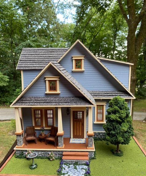 Craftsman Cottage - Nana's Dollhouses and Miniatures Craftsman Wallpaper, Beautiful Houses Exterior, Cottage Interior Design, Yard Sheds, Dollhouse Design, Craftsman Cottage, Craftsman Exterior, Cottage Exterior, Cottage Interior