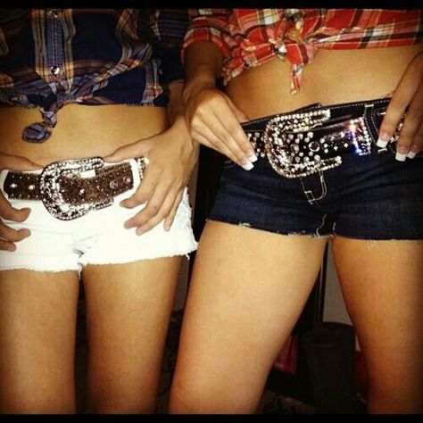 Southern girls Cowgirl Belt, Midwest Princess, Southern Girls, Country Girl Style, Trashy Y2k, Southern Gothic, Country Fashion, Southern Girl, Barbed Wire