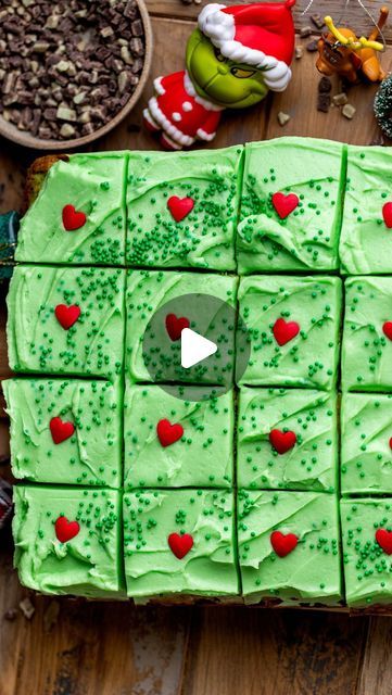 Stephanie Rutherford on Instagram: "GRINCH CAKE. This is a one layer cake, so it’s easy to make! It is a green colored vanilla cake with Andes mints inside! It is topped with a green colored cream cheese icing. It is so bright and makes your heart grow three sizes.
#grinchcake #grinch #christmascake" Green Icing Cake, One Layer Cake, Andes Mints, Grinch Cake, One Layer Cakes, Andes Mint, Cream Cheese Icing, Christmas Cake, Layer Cake