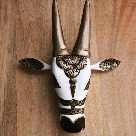 Diy Cow Head, Wooden Cow Head, Cow Head Decor, Wooden Artifacts, Mini Wardrobe, Head Painting, Feather Drawing, Cow Face, Sculpture Wall