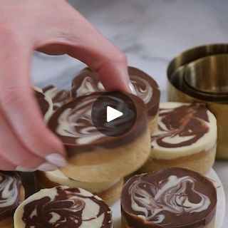 363K views · 15K reactions | (New!) Individual Millionaires Shortbread 😍😋 Recipe 👇

My classic millionaires shortbread is one of my most popular bakes - you all love it!  I spent so long perfecting the shortbread, the caramel and the chocolate topping that I’ve loved creating other variations of the classic bake including biscoff, creme egg and bounty!

I decided it was time to make a mini form… with a homemade shortbread base, homemade caramel, and chocolate, these individual millionaires are perfect!

✨Shortbread Ingredients✨
■ 150g unsalted butter
■ 65g caster sugar
■ 225g plain flour

Caramel Ingredients
■ 150g unsalted butter
■ 2 tbsp caster sugar
■ 3 tbsp golden syrup
■ 300g condensed milk

Decoration
■ 100g milk chocolate
■ 100g white chocolate

✨Method✨
■ Preheat the oven to 160 Individual Millionaires Shortbread, Millionaire Shortbread Recipe, Millionaires Shortbread, Homemade Shortbread, Caramel Ingredients, Shortbread Recipe, Millionaire Shortbread, Shortbread Recipes, Creme Egg