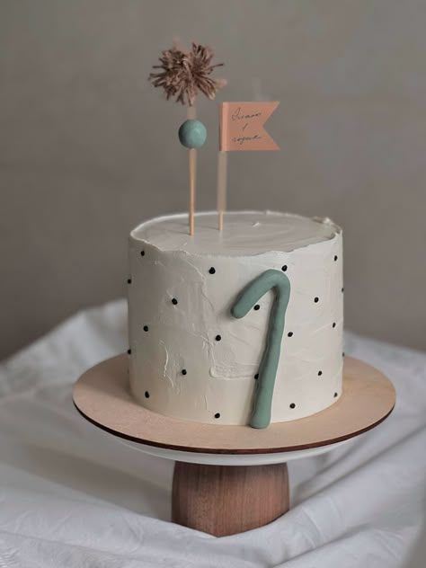 Simple Boho First Birthday, Basic Smash Cake, Birthday Props Diy, Simple Boy Birthday Cake, 1st Birthday Cake Boy Simple, Gender Neutral Birthday Party Themes, Simple First Birthday Boy, Simple 1st Birthday Cake, Minimal Birthday Decor