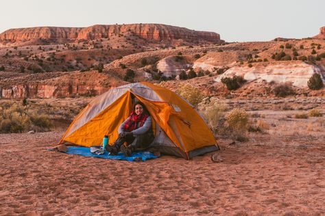 Find out the most spectacular camping spots in Arizona in 2020! Hike to heart's content and sleep under the stars in the desert every night! Camping In The Desert, Camping Desert, Arizona Can, Desert Camping, 2024 Manifestation, Desert Adventure, Arizona Camping, Red Desert, Off Road Camping