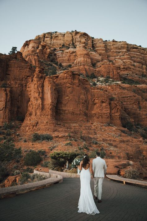 Chapel of the Holy Cross Wedding // Sedona Photographer, Planner & Florist at the Amara | Jane in the Woods Blog || Sedona & Destination Wedding Photographer Wedding Photos In Desert, Sedona Wedding Ideas, Sedona Arizona Elopement, Chapel Of The Holy Cross Sedona, Sedona Wedding Photos, Photographer Planner, Sedona Arizona Wedding, Las Vegas Wedding Photos, Sedona Elopement