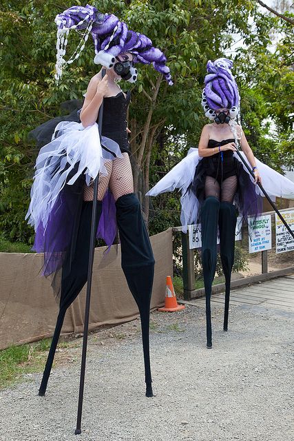 Stilt Walkers by Serendigity, via Flickr Stilts Costume, Stilt Costume, Crazy Costumes, Design Fails, Folk Festival, Creative Costumes, Weird Fashion, Hair Shows, Halloween Decorations Indoor