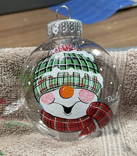 Christmas Ball Painting Ideas, Ornament Painting Ideas Ball, Clear Ornament Painting Ideas, Hand Painted Ornaments Glass Ball Easy, Hand Painted Ornaments Diy Christmas Balls, Painted Christmas Ornaments Bulbs, Painted Clear Ornaments, Painted Christmas Bulbs, Hand Painted Ornaments Glass Ball