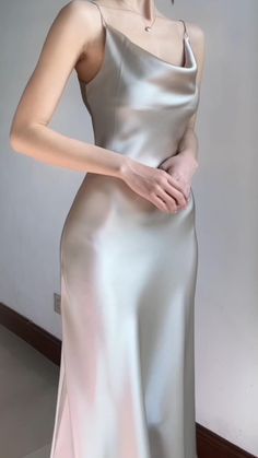 Classic Silk Dress, Stain Dress, Elegant Silk Dress, Girl Silk Dress, Silk Dresses Outfit, Silk Dress Design, Elegant Silk Dresses, Modest Dresses Fashion, Dress Neck