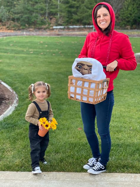 Mom And Me Costumes, Halloween Mother Daughter Costumes, Dad Daughter Halloween Costumes, Diy Mother Daughter Halloween Costumes, Halloween Costume Mom And Daughter, Halloween Mom And Daughter Costumes, Mommy Daughter Costumes Halloween, Halloween Costumes Mother Daughter, Mother Daughter Costumes Halloween