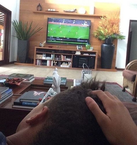 Football Relationship Goals, Football On Tv, Football Relationship, Relationship Goals Tumblr, Cute Friendship, Football Couples, Watching Football, Quotes Cute, Goals Pictures