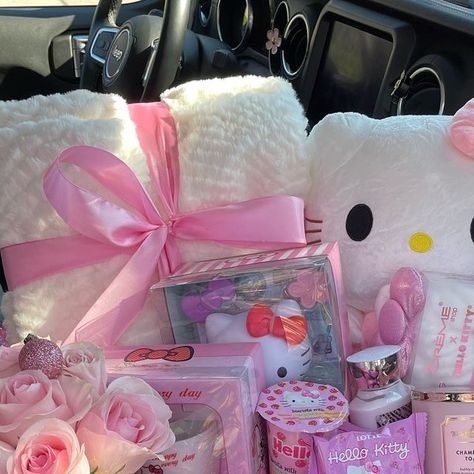 Hello Kitty Easter Basket, Hello Kitty Gift Baskets, Dallas Christmas, Hello Kitty Easter, Boo Baskets, Hello Kitty Gifts, Hello Kitty Merchandise, Birthday Goals, Birthday Basket