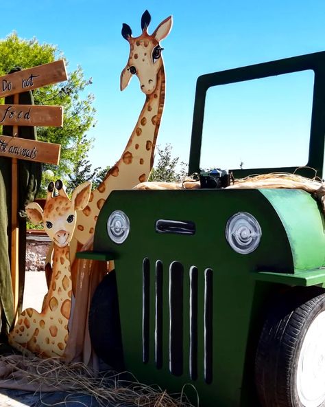 Safari Jeep Photo Booth, Jeep Photo Booth, Babby Shower, Safari Jeep, Jeep Photos, Animal Cakes, Safari Party, Birthday Themes, Safari Theme