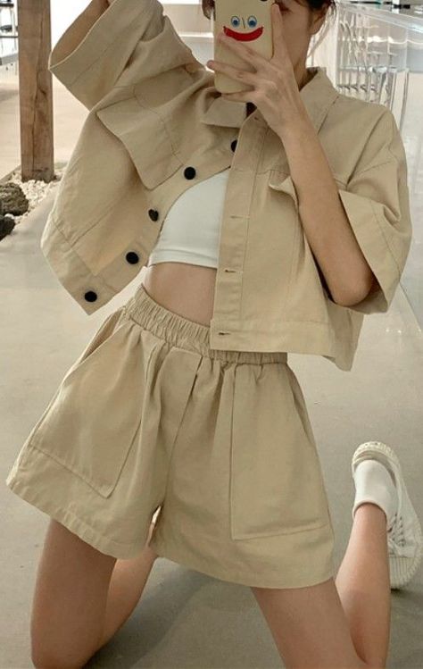 [SponsoredPost] 40 Great Comfy Outfit Ideas Tips and Tricks To Learn More Quickly #comfyoutfitideas Shorts Outfits Women, Casual College Outfits, Beige Outfit, Mode Kpop, Easy Trendy Outfits, Simple Trendy Outfits, Cute Summer Outfits, Korean Outfits, Casual Style Outfits