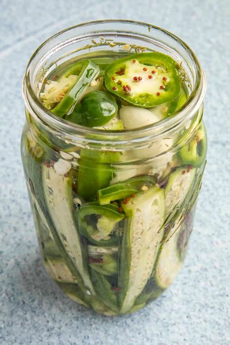 Pickled Okra Recipe, Pickled Okra Recipes, Refrigerator Pickle Recipes, Gumbo Recipe Sausage, Okra Recipe, Pickled Okra, Spicy Pickles, Okra Recipes, Quick Pickled