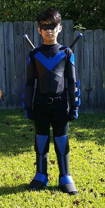 DIY Nightwing costume for comicon and Halloween. Nightwing Costume, Nightwing Costumes, Robin Suit, Batman Costume Diy, Robin Cosplay, Book Character Costumes, Batman Costume, Halloween Costume Outfits, Batman Family