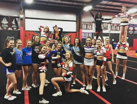 Throwback Thursday cheer theme practice Cheers Theme, Cowboys Cheerleaders, Cheer Ideas, Team Bonding, Dallas Cowboys Cheerleaders, Cheer Pictures, Throwback Thursday, Dallas Cowboys, Cheerleading