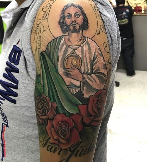 Los Mejores Tatuajes de San Judas Tadeo y su significado #tatuajes #tatuajesparamujeres San Judas Tadeo Tattoo Color, San Judas Tadeo Tattoo, Tattoo Guide, Shingle Colors, Omerta Tattoo, Best Tattoos For Women, Jesus Tattoo, Flag Tattoo, Religious Tattoos