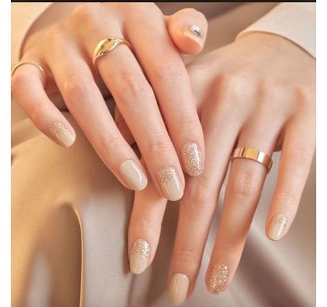 Sns Wedding Nails Bridesmaid, Gold Cream Nails, Orange Wedding Nails For Bride, Gold Bride Nails, Cream Colored Nails With Design, Nails With Champagne Dress, Cream Wedding Nails, Nude Bridesmaid Nails, Nails With Gold Dress