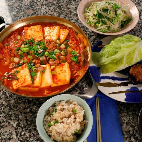 Kimchi stew with tuna (Chamchi-kimchi-jjigae: 참치김치찌개) recipe - Maangchi.com Kimchi Jigae Recipe, Kimchi Stew Recipe, Korean Food Ideas, Korean Soups, Jjigae Recipe, Maangchi Recipes, Korean Menu, Firm Tofu Recipes, Kimchi Stew