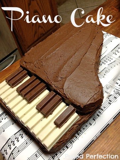 Kit Kat Piano Cake Tutorial Piano Cake, Piano Cakes, Music Cakes, Cake Frosting, Kit Kat, Cake Tutorial, Fancy Cakes, Creative Cakes, Cute Cakes