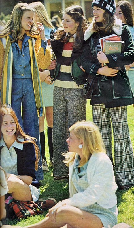 70s Fashion Catalog, 1973 Fashion, 70s Retro Fashion, 70s Preppy, 1970s Vibe, Seventeen Magazine Fashion, Just Seventeen, 70s Outfit, 70s Women Fashion