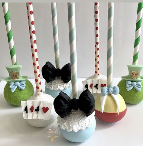 Alice In Wonderland Mini Cakes, Alice In Wonderland Treats Sweets, Alice In Wonderland Themed Desserts, Alice In Wonderland Cakepops, Alice In Wonderland Desserts, Alice In Wonderland Themed Food, Alice In Wonderland Treats, Alice In Wonderland Cake Ideas, Alice In Wonderland Food Ideas