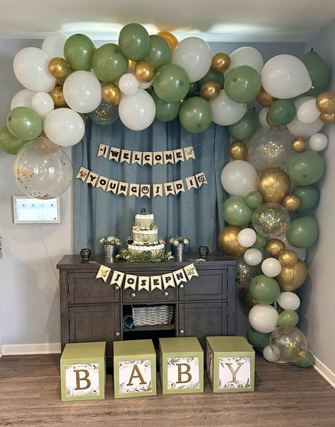 Star Wars Themed Baby Shower Ideas, Jedi Gender Reveal, Starwars Baby Shower Ideas Boys, Baby Yoda Baby Shower Theme, Star Wars Baby Shower Ideas Girl, Star Wars Baby Shower Ideas, Baby Jedi Baby Shower Ideas, Star Wars Baby Shower Decorations, Baby Jedi