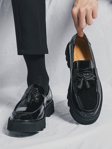 Men's Formal Thick Platform Leather Shoes, Height Increasing And Simple Design #fashion #sneakerstrends #summershoes #springshoes #iconic #aesthetic #fashionista #trainers #casual #mens. https://whispers-in-the-wind.com/category/mens/? Dress Shoes Men Loafers, Black Loafers Men, Official Shoes, Gents Shoes, Men Shoes Formal, Business Casual Shoes, Classy Shoes, Minimalist Shoes, Black Dress Shoes