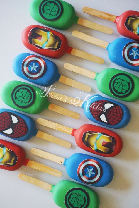 Hulk Cakesicles, Super Hero Cake Pops, Avengers Cake Pops, Superhero Cakesicles, Spiderman Cakesicles, Marvel Cake Pops, Avengers Treats, Marvel Desserts, Batman Cake Pops